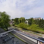 Solna 305 Centrum 公寓 *